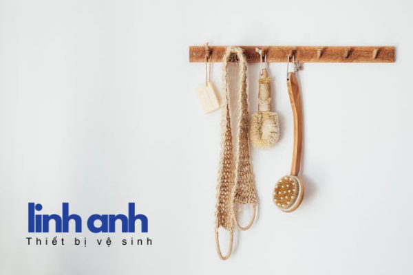 Lắp đặt và vệ sinh móc áo