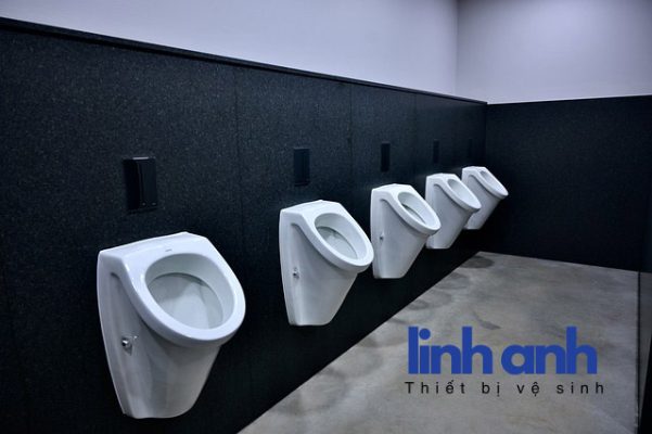 BỒN TIỂU NAM CẢM ỨNG